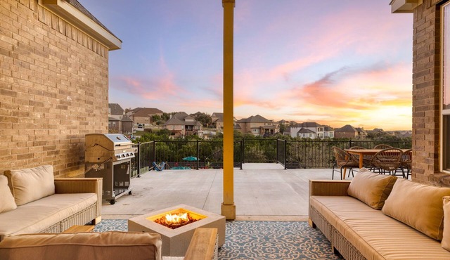 LuxuryRetreat/20min SA Airport, Downtown/HeatedPool&SPA/12+ guest/Arcade/BBQ