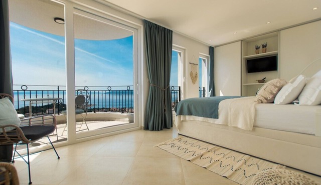 LuxuryStudioInVilla Perle II Shared Pool Sea View