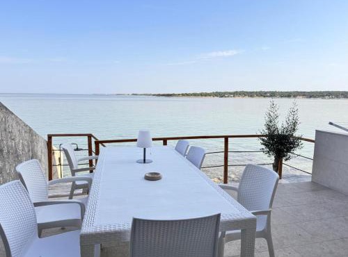 Luxus Ferienunterkunft direkt am Meer bei Novigrad