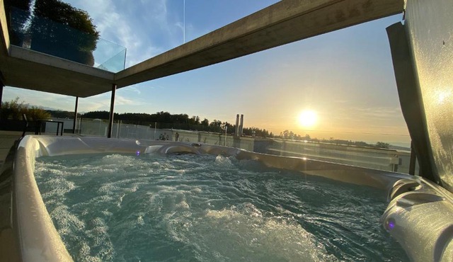 Luxusloft mit warmem Outdoor Whirlpool