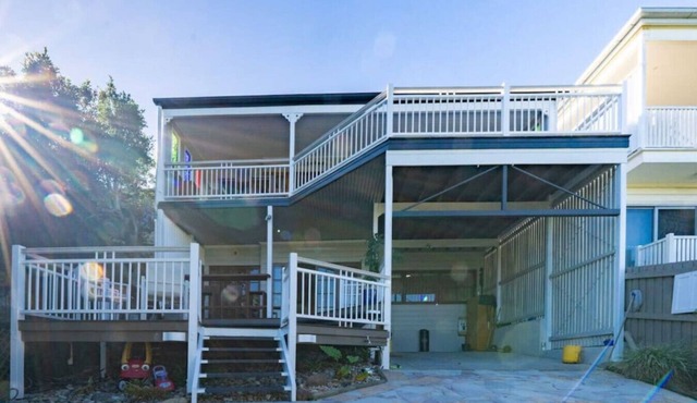 Luxxe West End 5B3B + Parking+HomePod Music System