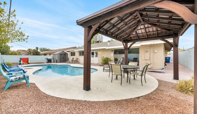 LV Amazing Single Story - Private Pool Games BBQ