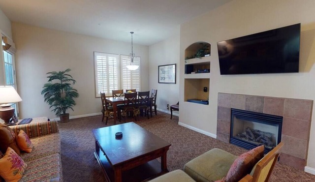 LV102 An Upstairs One Bedroom Legacy Villa with a Fountain View