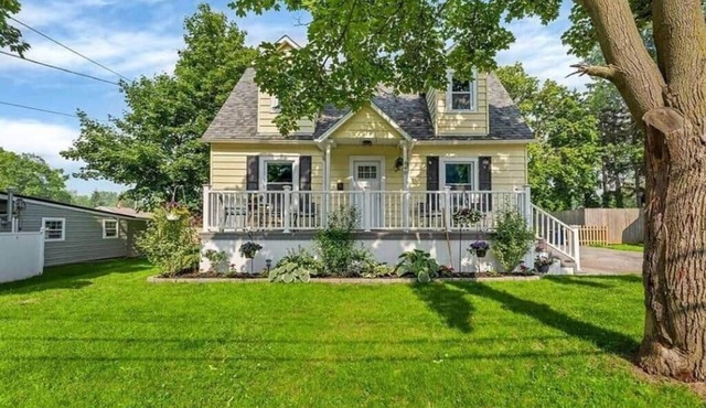 LVR - The Yellow House on 3rd