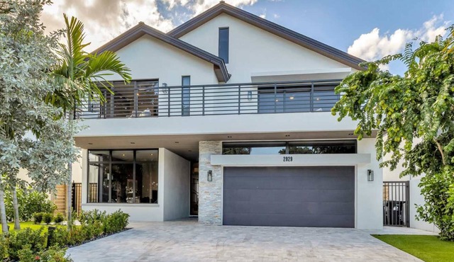 LVS Casa La Playa- 5 Beds, Walk 2 Beach with Heated Salt Pool