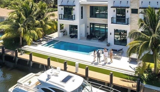 LVS Villa Bella -Ultra LUXE 100ft Waterfront Villa 5Min2Beach