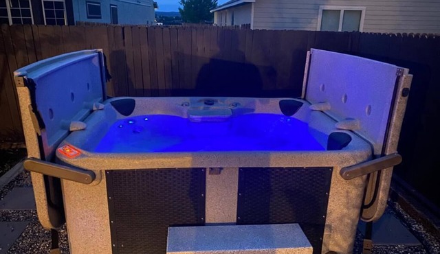 Lxry 4 BR, Pool/Hot Tub, Huge Backyard, near Seaworld/Six Flags (Tal.)
