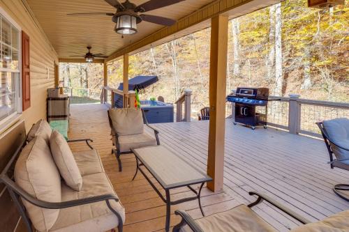 Lyles Peaceful Creekside Home Hot Tub and Fire Pit