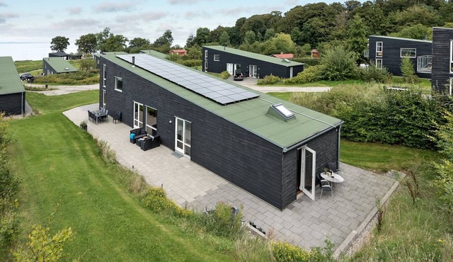 "Lyly" - 100m from the sea by Interhome