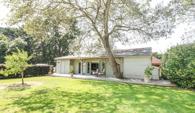 LYMINGTON LODGE AT NORMANDY MARSH, romantic in Lymington