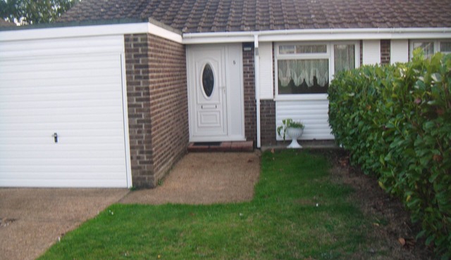 Lynbrook Holiday Rental bungalow - sleeps up to 6 people