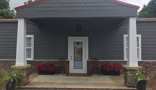 Lynchburg cottage across from Jack Daniels Barrel Houses, come smell the mash!