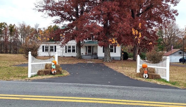 LYNCHBURG/LIBERTY U - AMISH COUNTRY LUXURY ESTATE