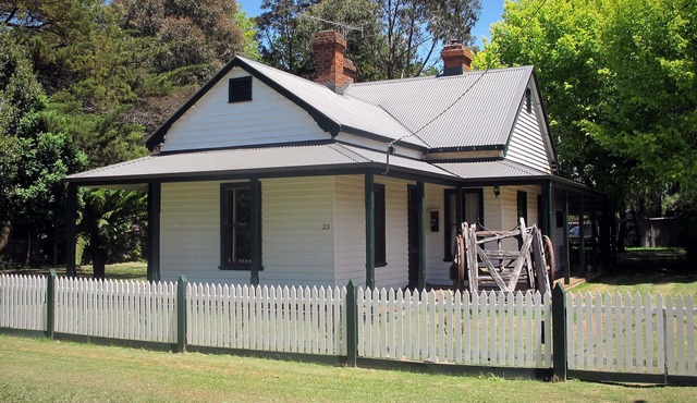 Lynden Cottage - built 1884 in the heart of Trentham