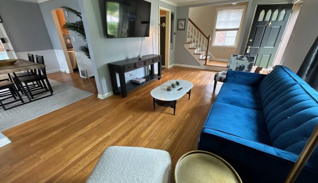 Lyndhurst 3 BR 1 Bath Home for Monthly Rental w Smart TVs and wood flooring in quiet neighborhood
