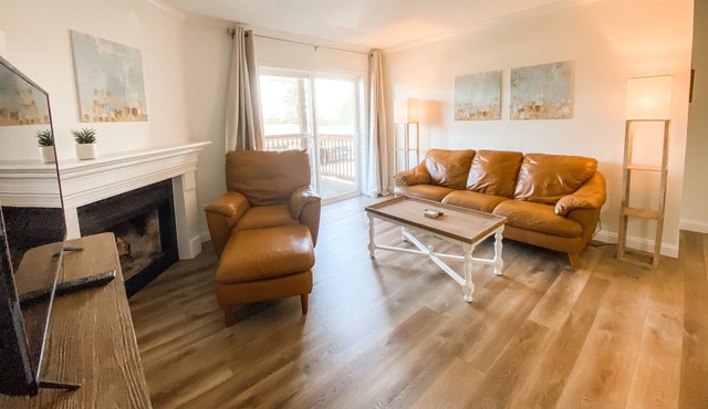 Lyndon Executive Monthly Condo w/Covered Parking