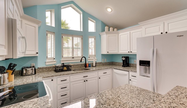 Lynn Haven Vacation Rental w/ Pool: 12 Mi to Beach