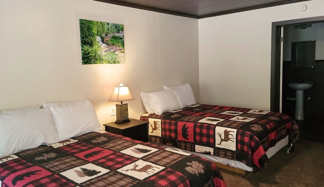 Lynnhurst Resort - Motel Unit 8 on Beautiful Kentucky Lake!