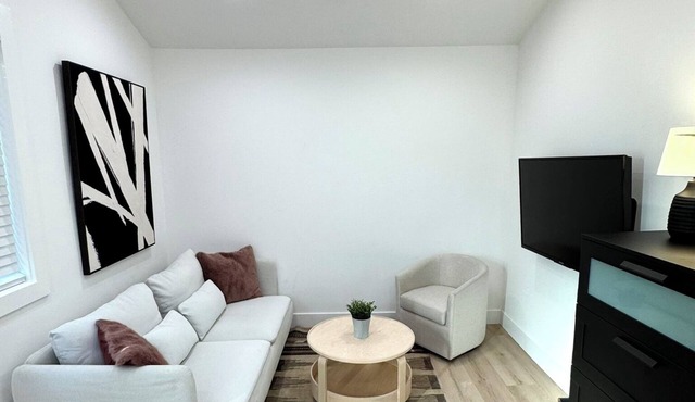 Lynnwood Modern Private Studio