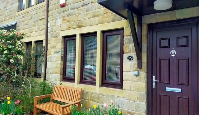 LYNTON HOUSE, family friendly, with a garden in Hebden Bridge