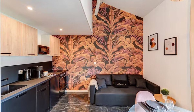 Lyon Est Élégance - Parking & Comfort