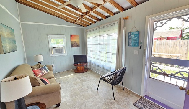 Lyons Cottages - Cottage #5, 2BR Walk to the Beaches of Stanhope National Park!