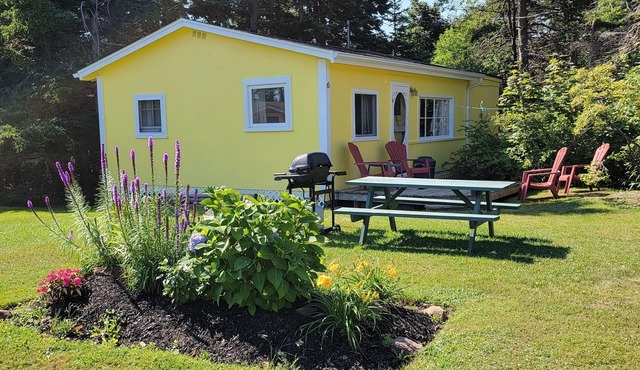 Lyons Cottages - Cottage #10, 2BR Walk to the Beaches of Stanhope National Park!