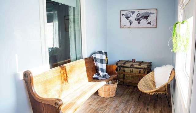 Lyons Manor Rest & Relax, Golf Hockey Curl & Shop Newly Renovated CharacterHome