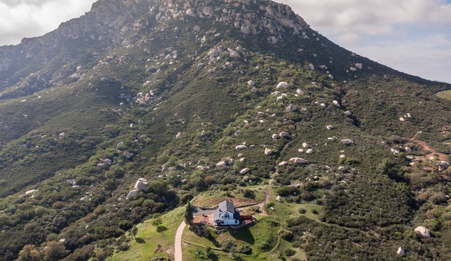 Lyons Peak Vacation Rental- Bohemian Unit