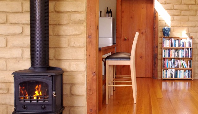 Lyrebird Cottages, Mountain Ash cottage, Relax in nature in the Yarra Valley.