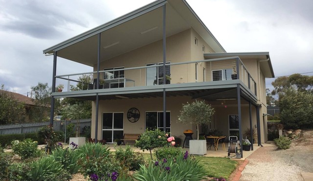 Lyreen's Apartment B&B