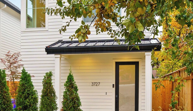 M Avenue House, steps from shops, dining, and arts