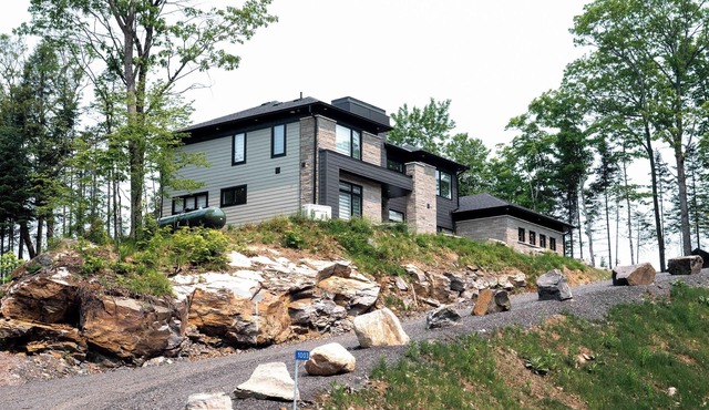 Modern Muskoka Cottage with Lake Views