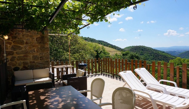 Mas du Vernadel: 5 gites in the countryside with swimming pool:Gite FIGUIER 3/4 pers. max