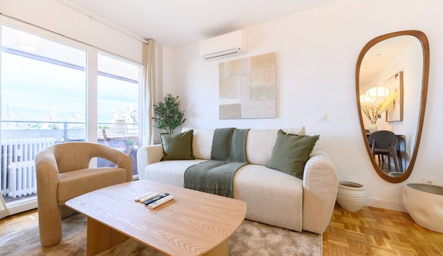 M (MOS34D7E) Spacious and elegant two-bedroom apartment with terrace