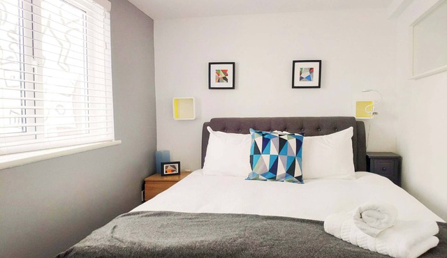 M01A- Trendy 2Bed Apartment By Portobello Market