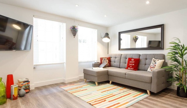 M02A - Modern 2Bed patio apartment in Hyde Park