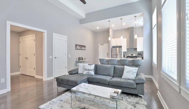 *m0dernLUX ~New~ OTR condo *Park ONsite*