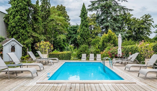 Maison Moulene - Ten Bedroom Villa, Sleeps 20