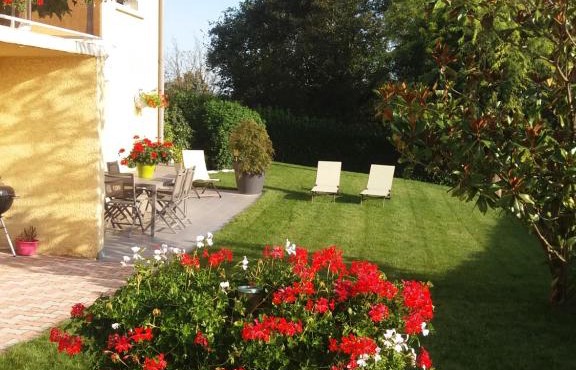 Ma maison fleurie proche AEROPORT LYON ST EXUPERY, LDLC ARENA, Groupama Stadium,Eurexpo