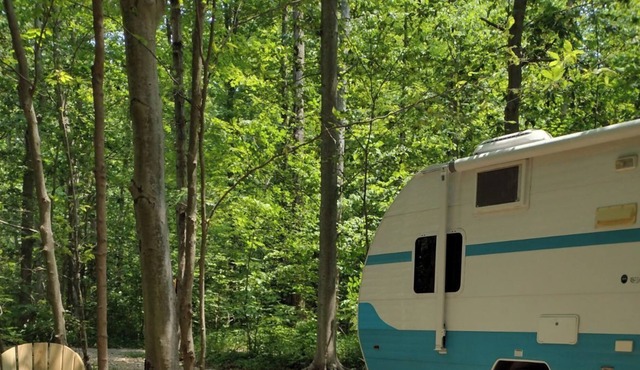 Ma & Pa's Retro Glamp Camp Close to the Parks/Private Hiking, Kayaking and more.