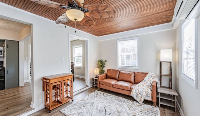 Ma's Cozy Cape: Your Tranquil Home Away from Home!