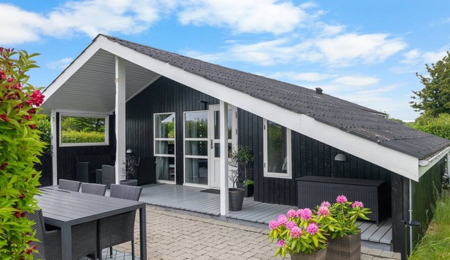 "Maaria" - 400m from the sea by Interhome