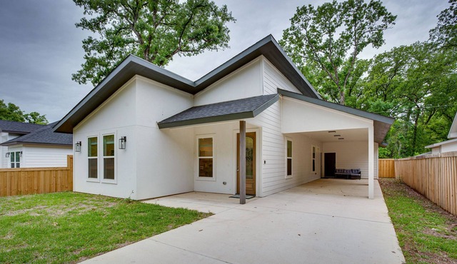 Mabank Vacation Rental: Walk to Cedar Creek Lake!