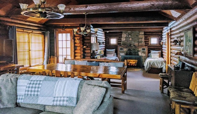 Mabee Marsh Cabin - Rustic wooded lodge on the bluffs on Turkey Point