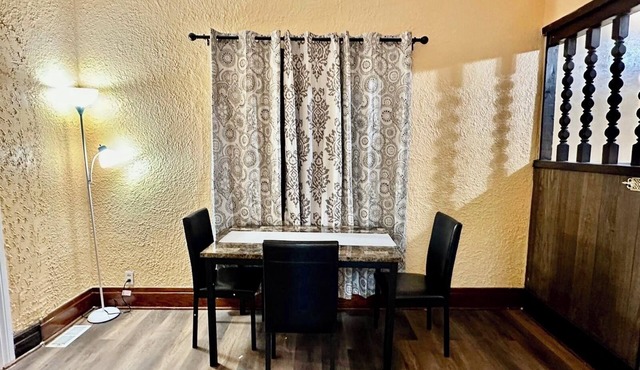 MABSARKERLLC 3-bedroom house in marvelous Niagara Falls with AC