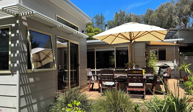 Mac's Beach House, on Phillip Island Beautiful bay beach plus penguin parade