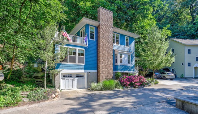 Macatawa/Lake Michigan = Spacious Airy Home in Gated Macatawa Park