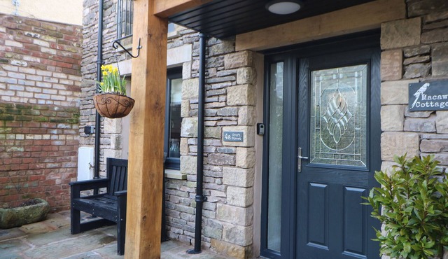 MACAW COTTAGES NO 4A, with a garden in Kirkby Stephen