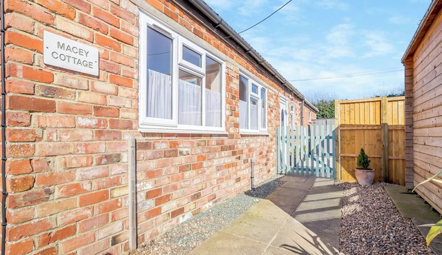 Macey's Cottage - UK42146